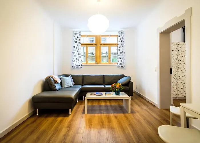 Wunderschoene Wohnung In Sanierter Villa! Incl Wifi
