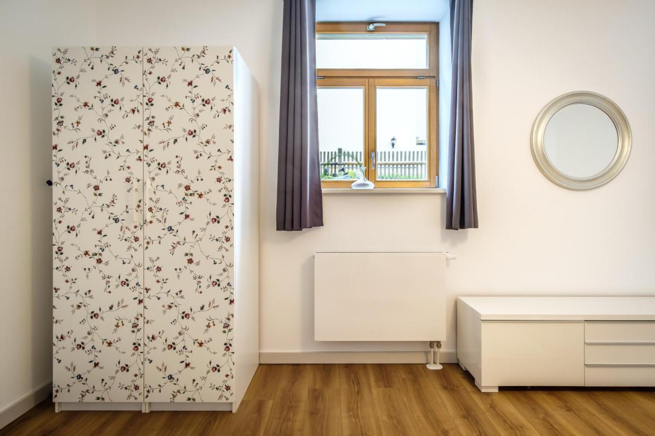 Wunderschoene In Sanierter Villa! Incl Wifi Appartement