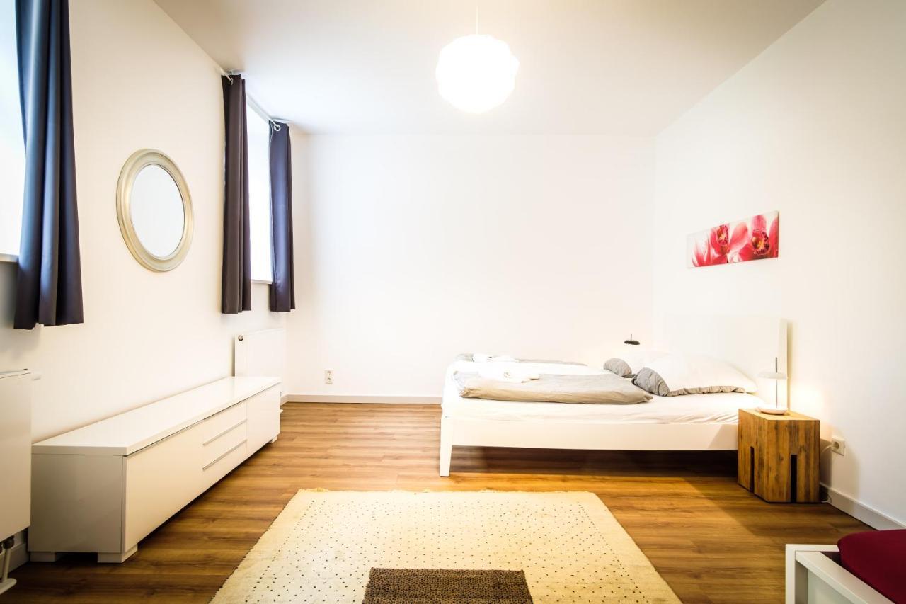 Wunderschoene In Sanierter Villa! Incl Wifi Appartement Dresde